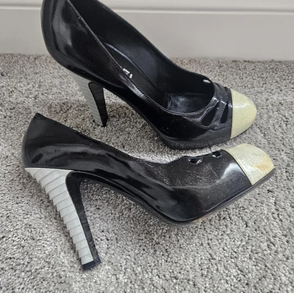 Pre loved authentic Chanel pumps - Picture 12 of 15